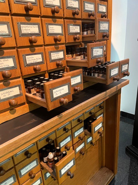 DHU Schrank